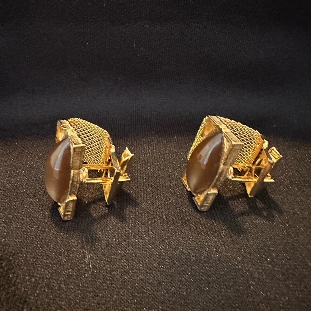 Vintage Gold-Tone Mesh Cuff Links with Brown Stone